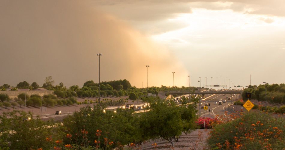 A large dust storm, or haboob, approaches the phoenix area as seen from a tempe freeway overpass.